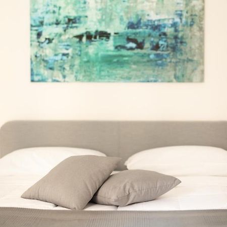 Nella'S Carlo III Apartment Naples Luaran gambar