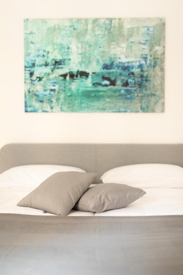 Nella'S Carlo III Apartment Naples Luaran gambar