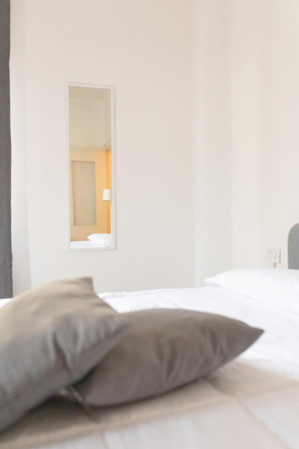 Nella'S Carlo III Apartment Naples Luaran gambar