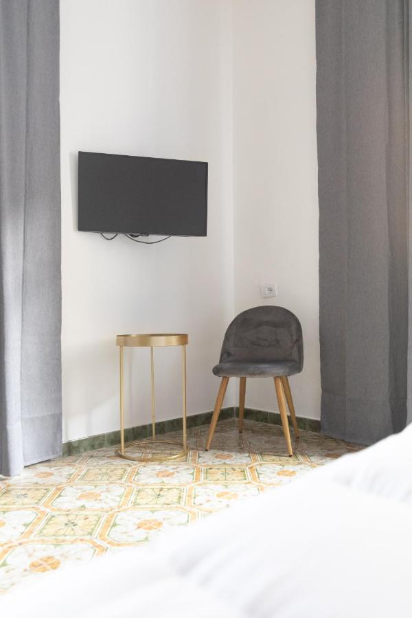 Nella'S Carlo III Apartment Naples Luaran gambar