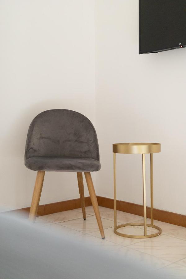Nella'S Carlo III Apartment Naples Luaran gambar