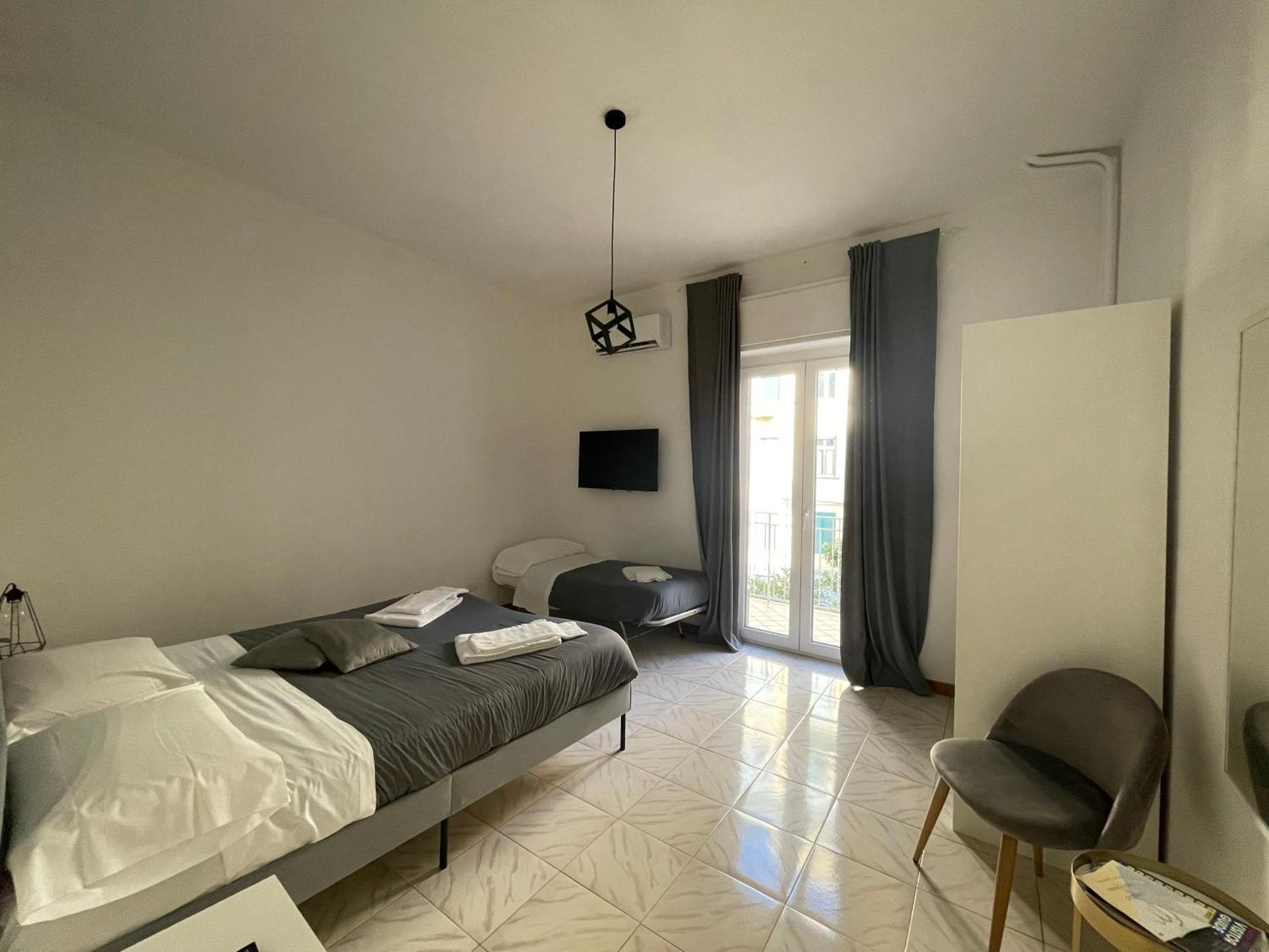 Nella'S Carlo III Apartment Naples Luaran gambar